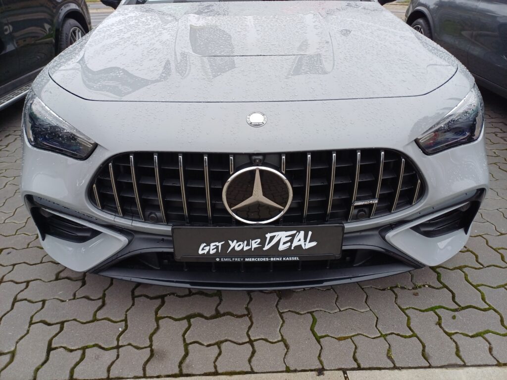 Која година автомобилската компанија Mercedes за прв пат вгради пластичен браник кај своите возила?